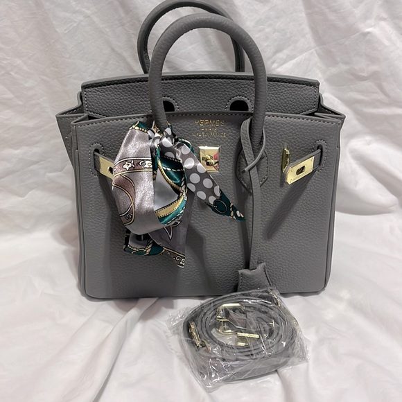 Handbags - 🇺🇸SALE TO 5/30! New H small gray letter h style fashion bag strap luxury herme